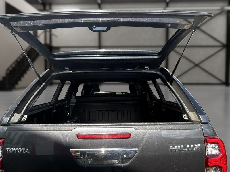 TOYOTA Hilux Lounge 2.8L DIESEL 4X4