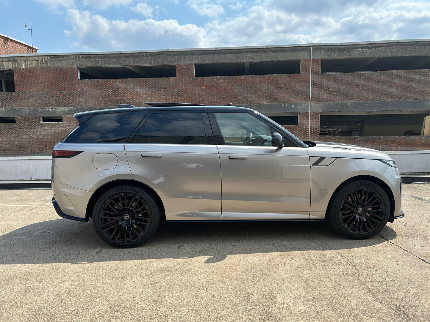 Range Rover Sport SV CARBON P635 V8