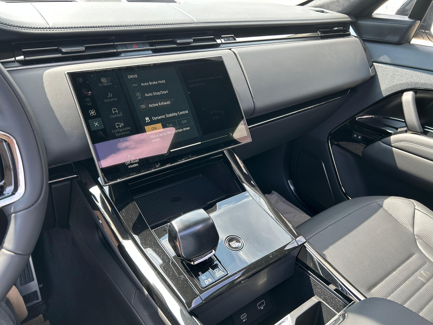 Range Rover Sport SV CARBON P635 V8