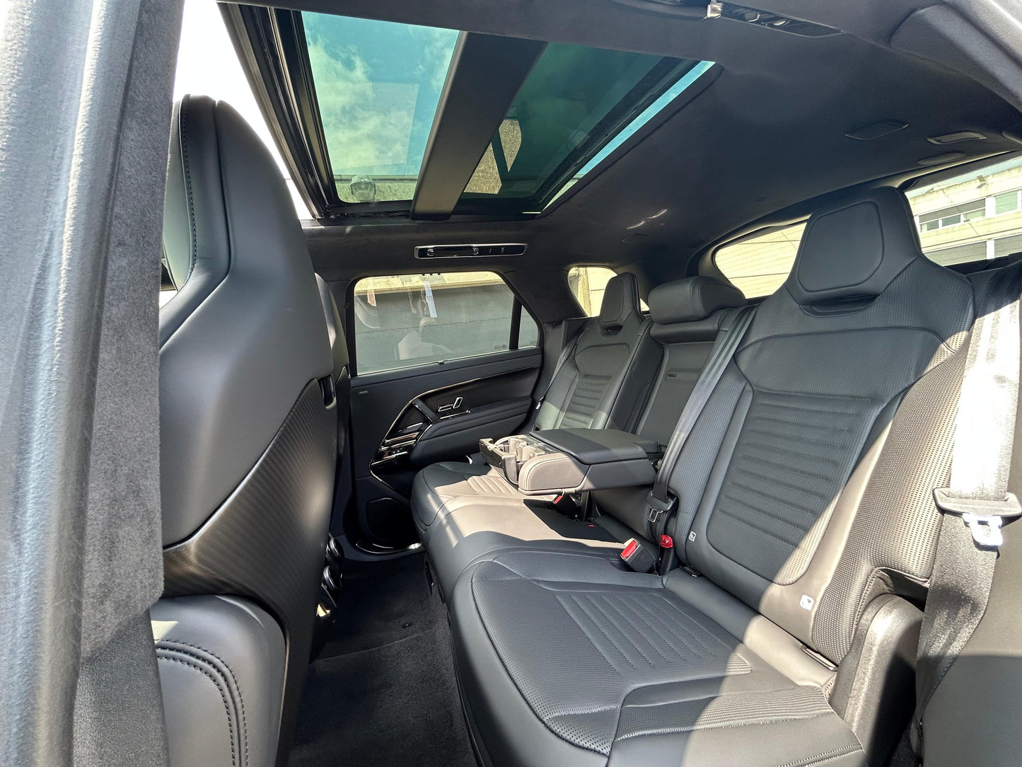 Range Rover Sport SV CARBON P635 V8