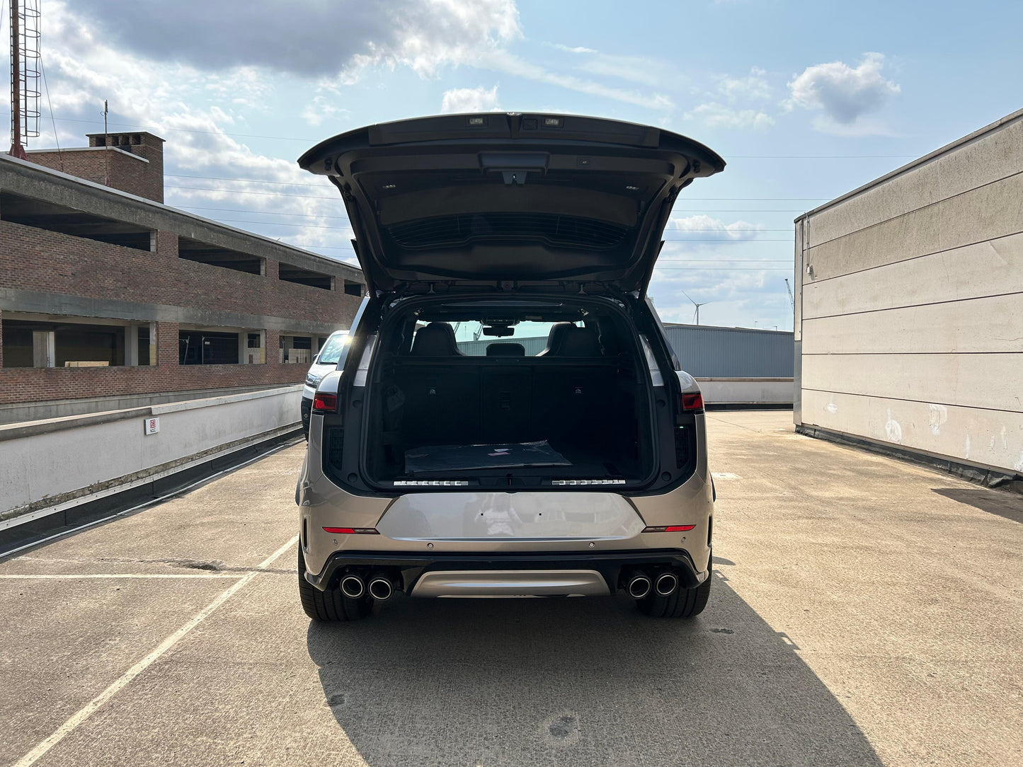 Range Rover Sport SV CARBON P635 V8