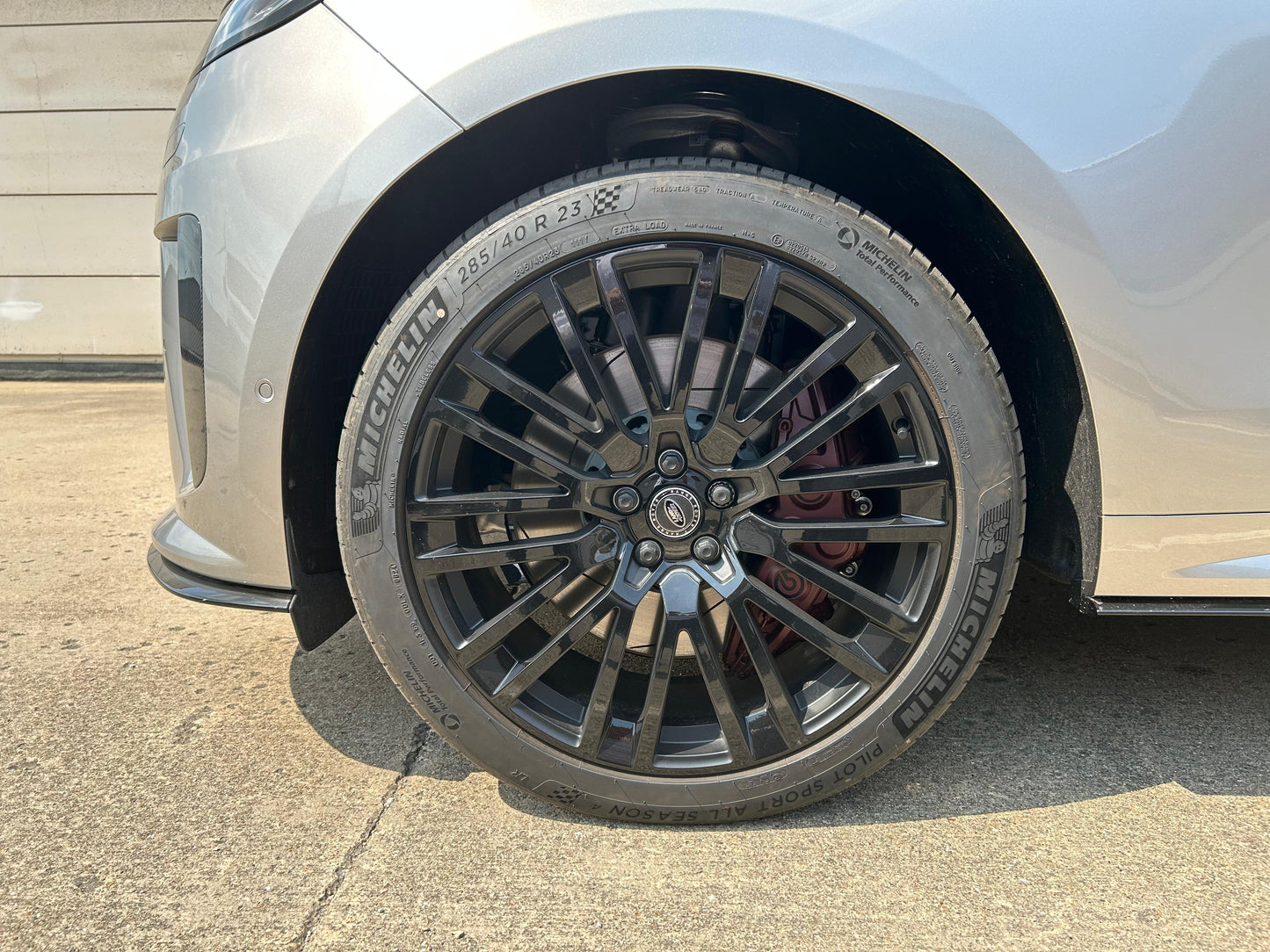 Range Rover Sport SV CARBON P635 V8