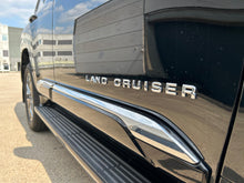 Charger l'image dans la galerie, Toyota Landcruiser VIP