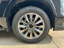 Charger l'image dans la galerie, Toyota Landcruiser VIP