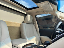 Charger l'image dans la galerie, Toyota Landcruiser VIP