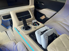 Charger l'image dans la galerie, Toyota Landcruiser VIP