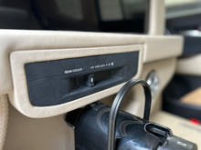 Charger l'image dans la galerie, Toyota Landcruiser VIP