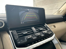 Charger l'image dans la galerie, Toyota Landcruiser VIP