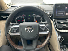 Charger l'image dans la galerie, Toyota Landcruiser VIP