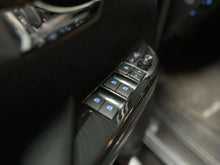 Charger l'image dans la galerie, TOYOTA Hilux Lounge 2.8L DIESEL 4X4