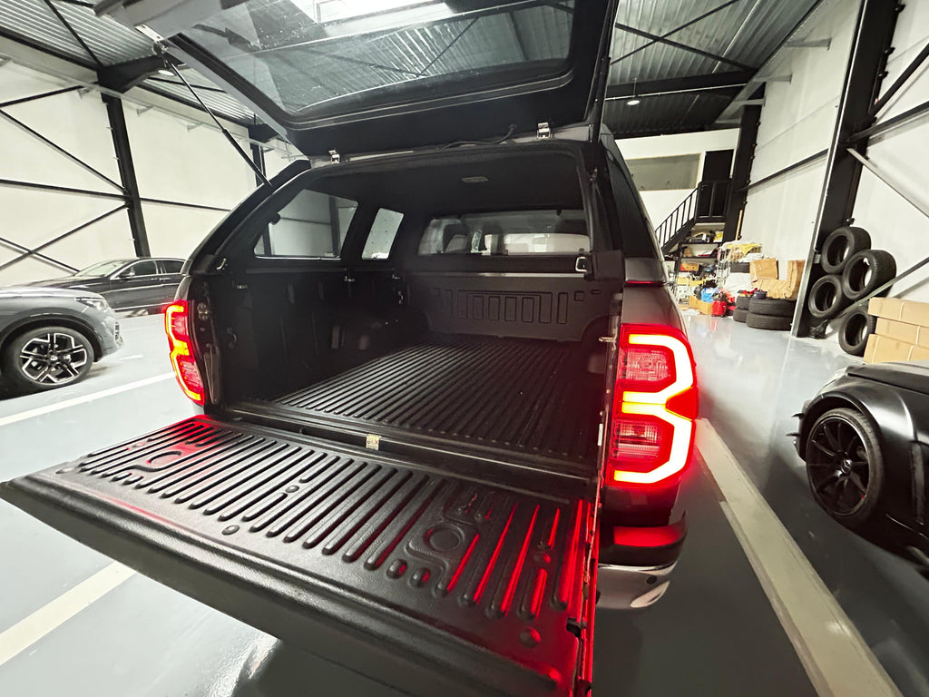 TOYOTA Hilux Lounge 2.8L DIESEL 4X4