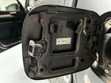 Charger l'image dans la galerie, TOYOTA Hilux Lounge 2.8L DIESEL 4X4