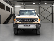 Charger l'image dans la galerie, Toyota Landcruiser LC79 Pick-up MT Diesel 2.8L