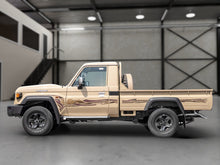 Charger l'image dans la galerie, Toyota Landcruiser LC79 Pick-up MT Diesel 2.8L