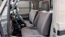 Charger l'image dans la galerie, Toyota Landcruiser LC79 Pick-up MT Diesel 2.8L