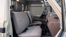 Charger l'image dans la galerie, Toyota Landcruiser LC79 Pick-up MT Diesel 2.8L