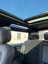 Charger l'image dans la galerie, Land Rover Defender V8 90