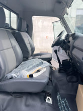 Charger l'image dans la galerie, Landcruiser HJZ 79 Single Cabine
