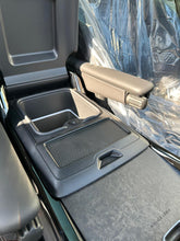 Charger l'image dans la galerie, P530 SPORT V8 FIRST EDITION NEW MY23