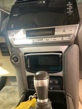 Charger l'image dans la galerie, Toyota Landcruiser Prado 2019