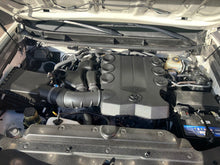 Charger l'image dans la galerie, Toyota Landcruiser Prado 2019