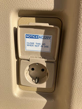 Charger l'image dans la galerie, Toyota Landcruiser Prado 2019