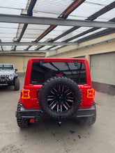Load image into Gallery viewer, Jeep Wrangler Sahara