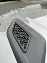 Charger l'image dans la galerie, SPORT P525 V8 7 SEATER