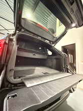 Charger l'image dans la galerie, BMW X5 VR6 SECURITY PLUS (B6 ARMORED)