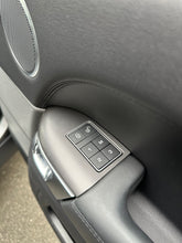 Charger l'image dans la galerie, SPORT P525 V8 7 SEATER