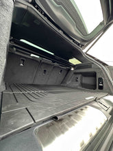 Charger l'image dans la galerie, P530 SPORT V8 FIRST EDITION NEW MY23